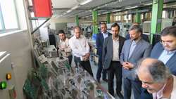 بررسی و پیگیری حل مشکلات کارخانه‌های «جهان الکترونیک و نیکو الکترونیک» در بازدید بازرس‌کل استان یزد از این واحد تولیدی
